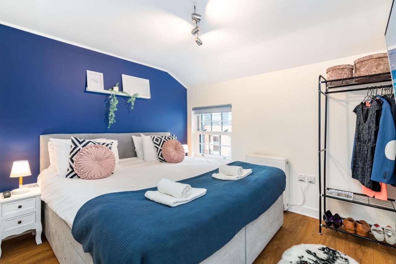 Town Center Apartment With 55” Smart Tv+Netflix Andover Eksteriør bilde